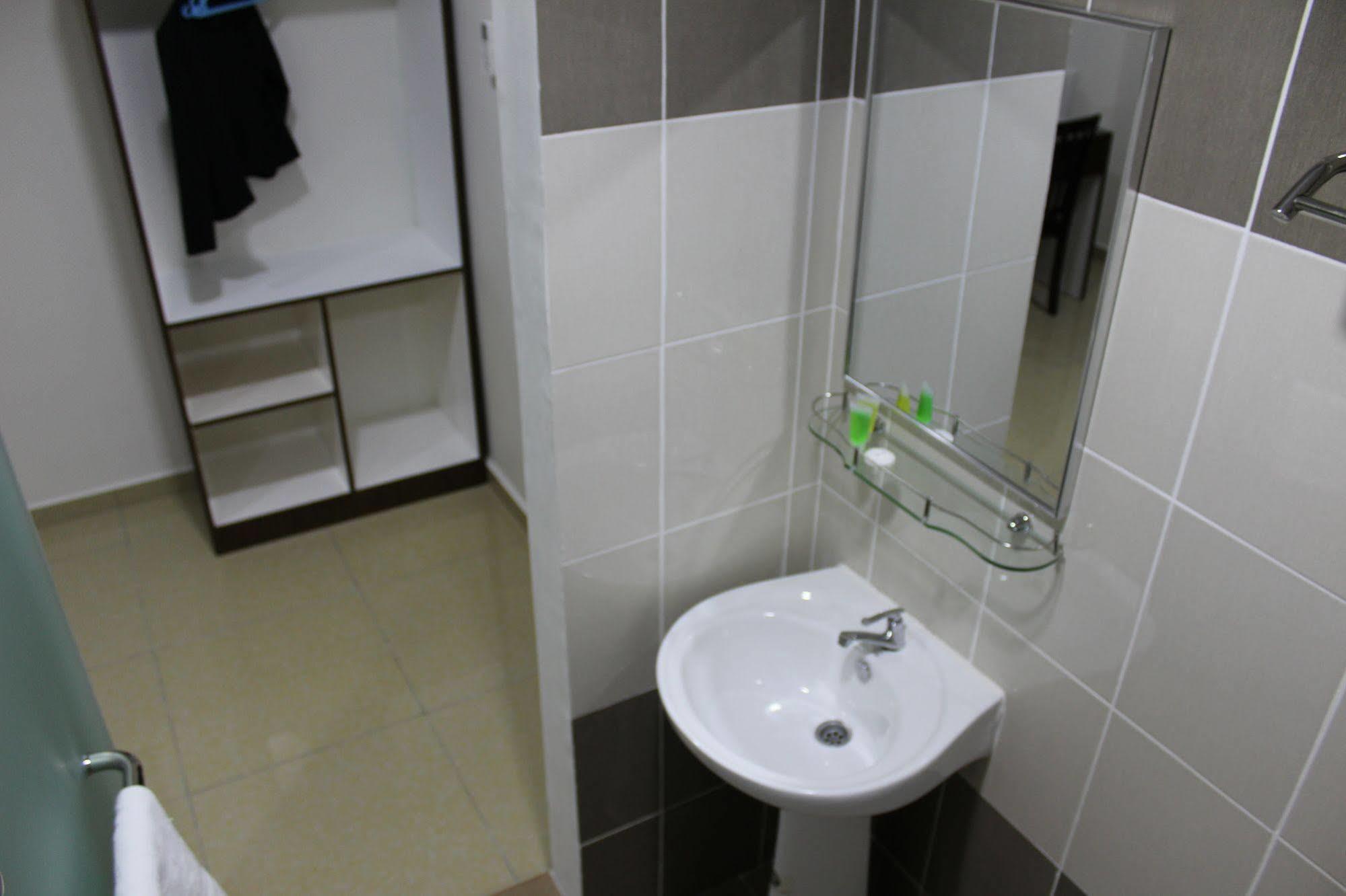 Hotel Gulshan Ampang  Esterno foto